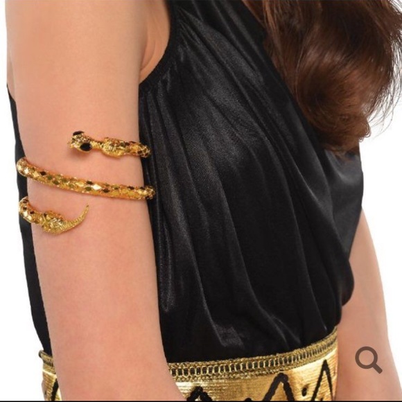 Jewelry - 🌸NWOT Gold snake armband